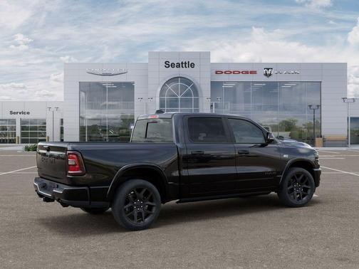Diamond Black Crystal Pearlcoat 2026 RAM 1500 Laramie