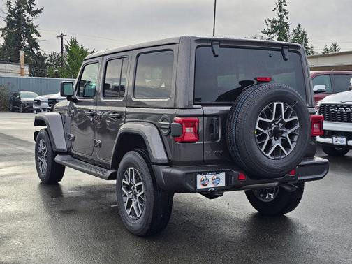 2026 Jeep Wrangler 4-Door Sahara 4x4