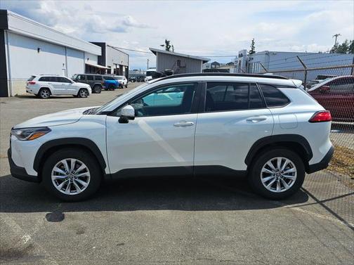 2024 Toyota Corolla Cross LE