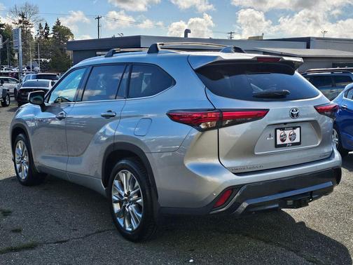 Celestial Silver Metallic 2021 Toyota Highlander Hybrid Limited