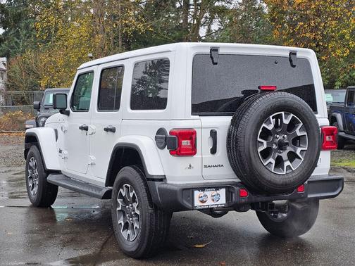 2025 Jeep Wrangler 4-Door Sahara 4x4