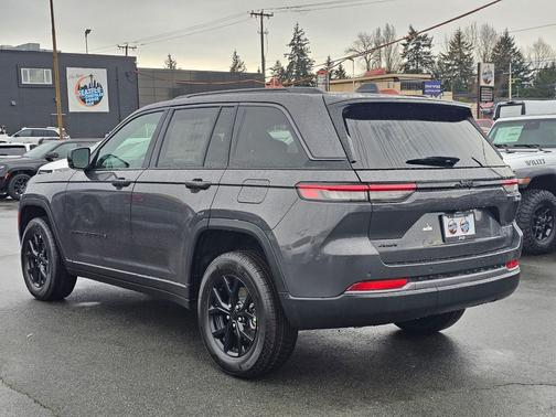 2026 Jeep Grand Cherokee Altitude