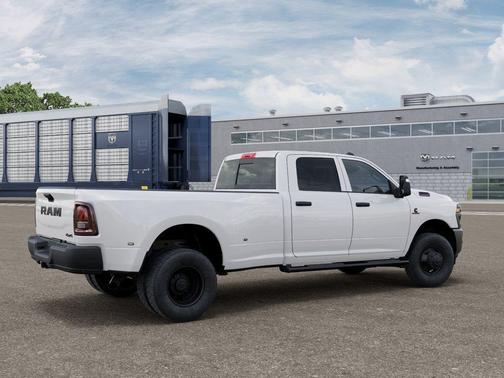 Bright White Clearcoat 2026 RAM 3500 Tradesman Crew Cab 4x4 8' Box