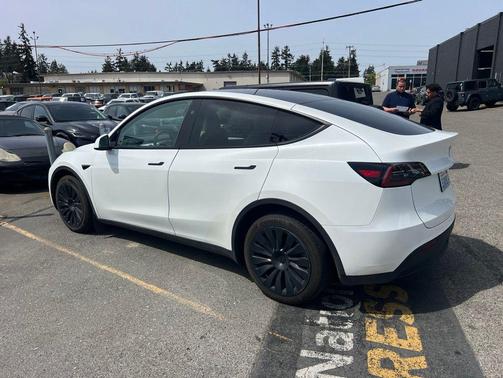 Pearl White Multi-Coat 2024 Tesla Model Y Long Range Dual Motor All-Wheel Drive