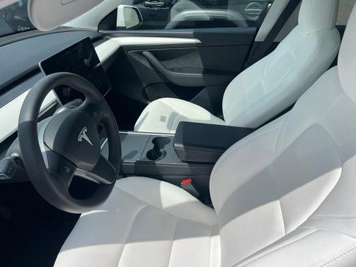 Pearl White Multi-Coat 2024 Tesla Model Y Long Range Dual Motor All-Wheel Drive