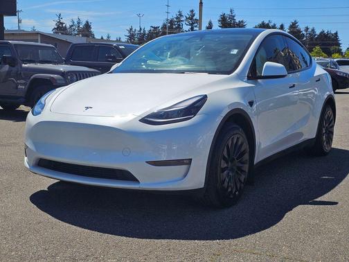 Pearl White Multi-Coat 2024 Tesla Model Y Long Range Dual Motor All-Wheel Drive
