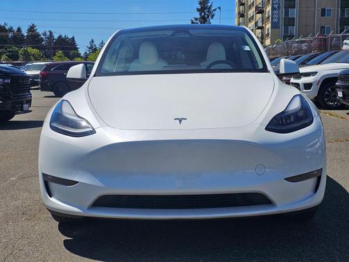 Pearl White Multi-Coat 2024 Tesla Model Y Long Range Dual Motor All-Wheel Drive