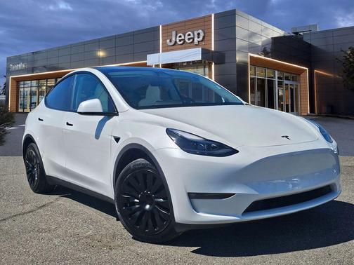Pearl White Multi-Coat 2024 Tesla Model Y Long Range Dual Motor All-Wheel Drive