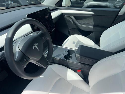 Pearl White Multi-Coat 2024 Tesla Model Y Long Range Dual Motor All-Wheel Drive