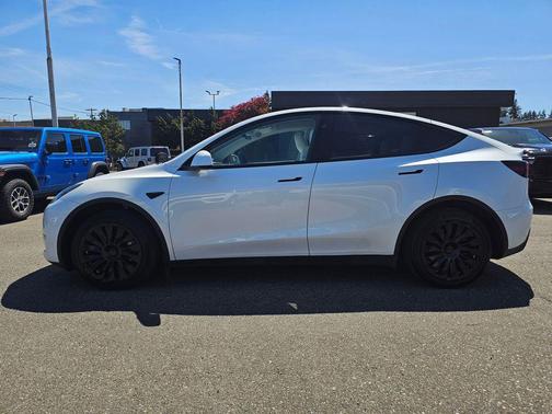 Pearl White Multi-Coat 2024 Tesla Model Y Long Range Dual Motor All-Wheel Drive