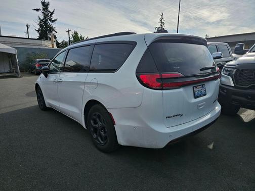 2023 Chrysler Pacifica Hybrid Limited