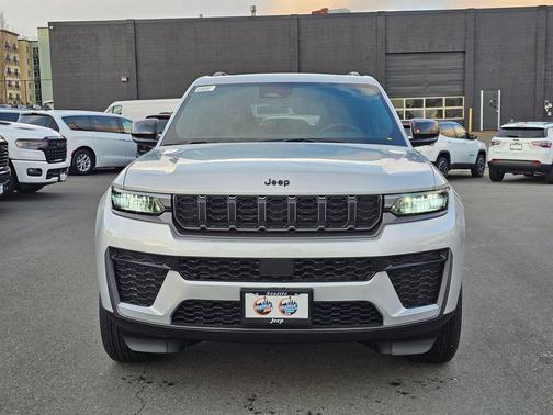 2026 Jeep Grand Cherokee Altitude