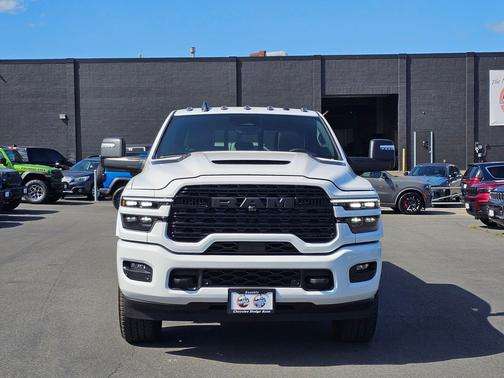 2025 RAM 3500 Limited Crew Cab 4x4 8' Box