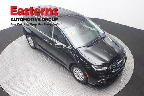 Diamond Black Crystal Pearlcoat 2024 Chrysler Pacifica Touring L