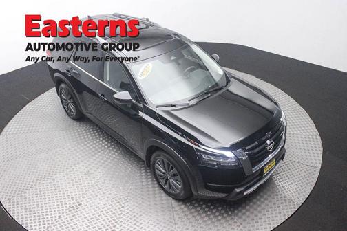 Super Black 2025 Nissan Pathfinder SL 4WD