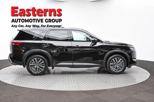 Super Black 2025 Nissan Pathfinder SL 4WD