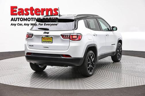 Bright White Clearcoat 2023 Jeep Compass Latitude