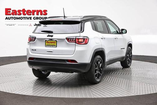 Bright White Clearcoat 2023 Jeep Compass Latitude