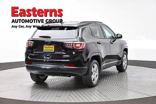 Diamond Black Crystal Pearlcoat 2022 Jeep Compass Latitude