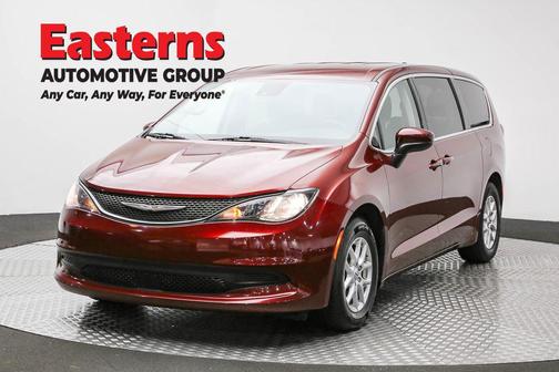 Velvet Red Pearlcoat 2023 Chrysler Voyager LX