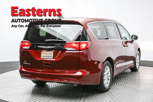 Velvet Red Pearlcoat 2023 Chrysler Voyager LX
