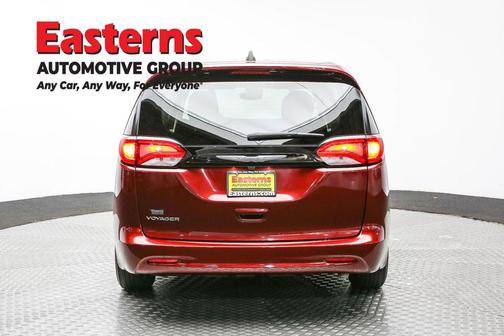 Velvet Red Pearlcoat 2023 Chrysler Voyager LX
