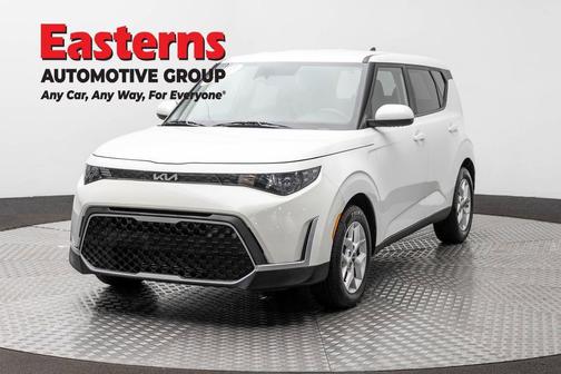 Snow White Pearl 2023 Kia Soul LX