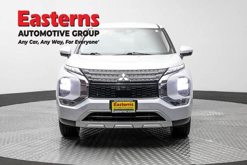 White Diamond 2022 Mitsubishi Outlander SE