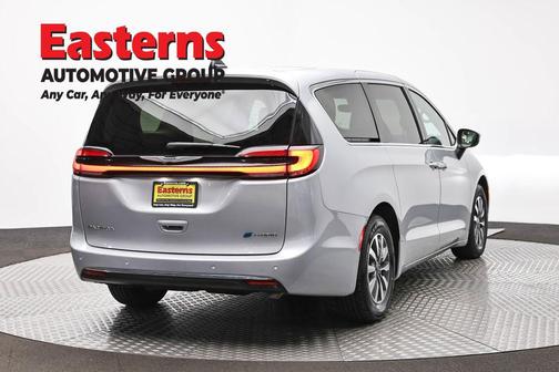 Silver Mist Clearcoat 2023 Chrysler Pacifica Hybrid Touring L