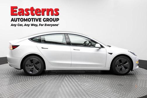 Pearl White Multi-Coat 2023 Tesla Model 3 Standard Range