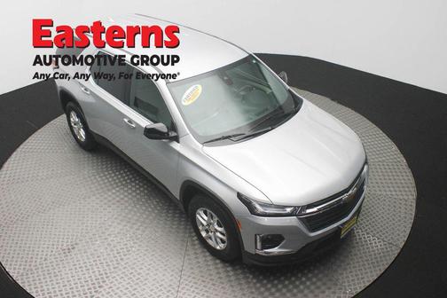 Silver Ice Metallic 2022 Chevrolet Traverse LS