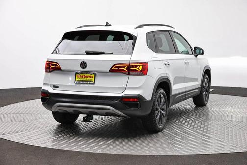 Pure White 2022 Volkswagen Taos 1.5T S