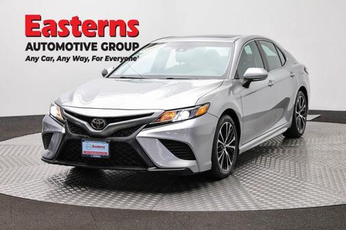 Celestial Silver Metallic 2018 Toyota Camry SE