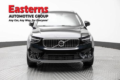 Onyx Black Metallic 2025 Volvo XC40 B5 Plus Bright Theme