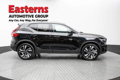Onyx Black Metallic 2025 Volvo XC40 B5 Plus Bright Theme