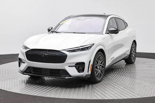 Star White Metallic Tri-Coat 2023 Ford Mustang Mach-E GT