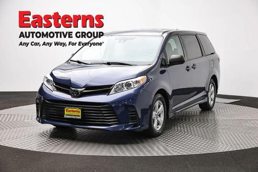Pearl 2020 Toyota Sienna SE