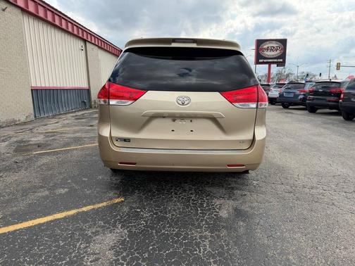 2012 Toyota Sienna LE