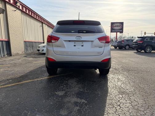 Cotton White Solid 2013 Hyundai TUCSON Limited