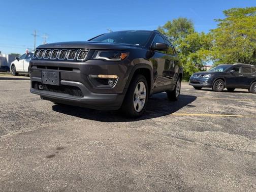 Granite Crystal Metallic Clearcoat 2018 Jeep Compass Latitude