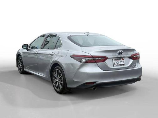 2022 Toyota Camry Hybrid XLE
