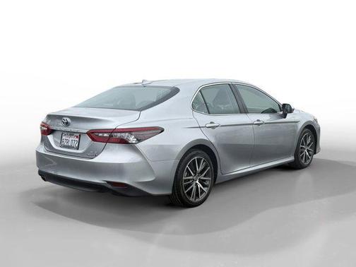 2022 Toyota Camry Hybrid XLE
