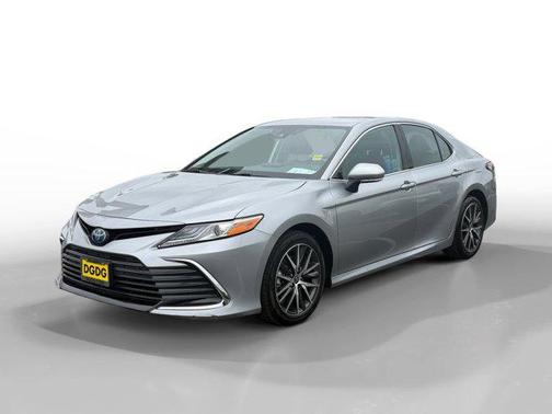 2022 Toyota Camry Hybrid XLE