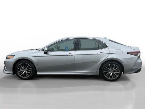 2022 Toyota Camry Hybrid XLE