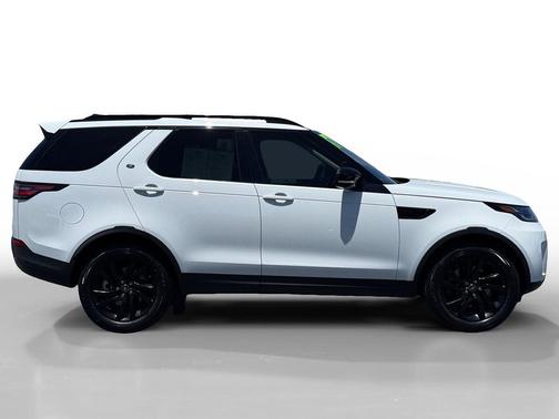 White 2017 Land Rover Discovery HSE