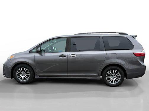 2020 Toyota Sienna XLE