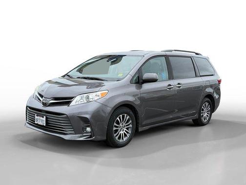 2020 Toyota Sienna XLE
