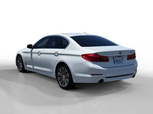 2018 BMW 530 530i