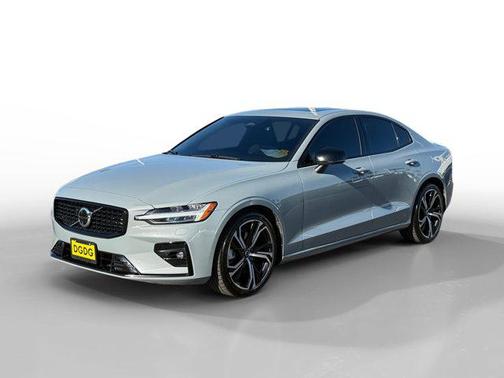 2024 Volvo S60 B5 Plus Dark Theme