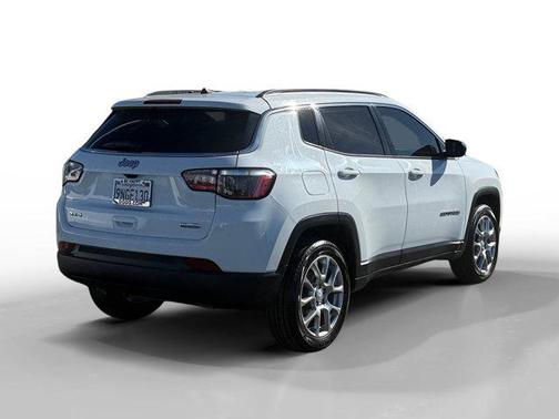 2024 Jeep Compass Latitude Lux
